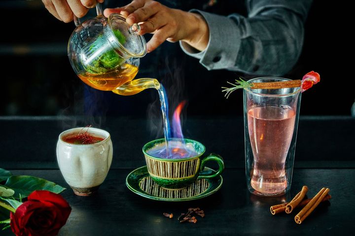 「ホットスパイスカクテル」各2,750円（※記載の税込価格に、15%のサービス料が加算）