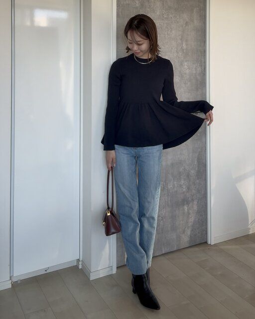 GUペプラムニットプルオーバーのデニムコーデ