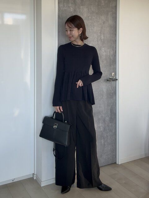 GUペプラムニットプルオーバーのワイドパンツコーデ