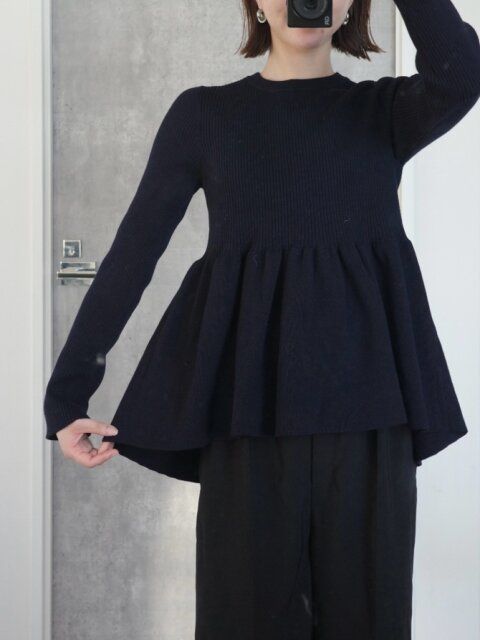 GUペプラムニットプルオーバーMサイズの丈感