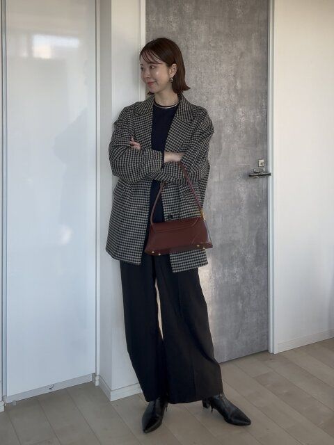 GUペプラムニットプルオーバーのワイドパンツコーデ アウター