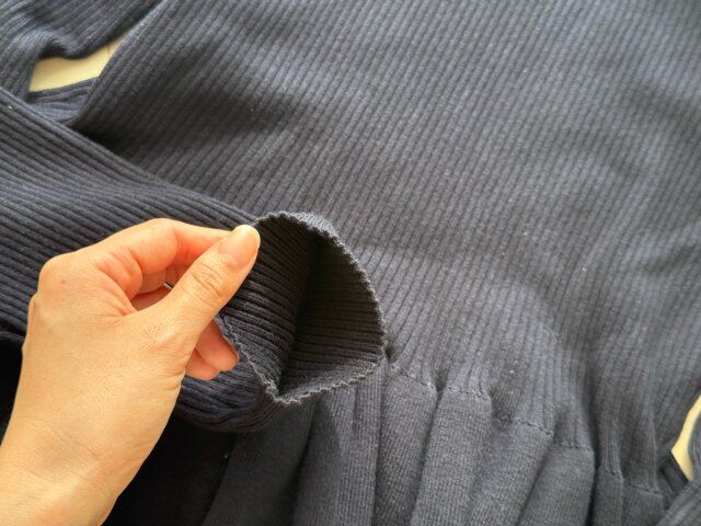 GUペプラムニットプルオーバーの袖口