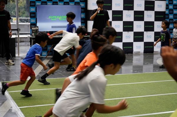 発売直後に品薄となった子供靴「SUPER SONIC」が再入荷！1月にかけっこ教室も開催