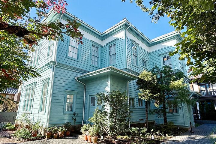 豪徳寺で約130年の時を旅する♪ 水色のかわいい洋館でお一人様OKのアフタヌーンティーを「旧尾崎テオドラ邸」