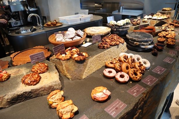 カウンターに並ぶベイク