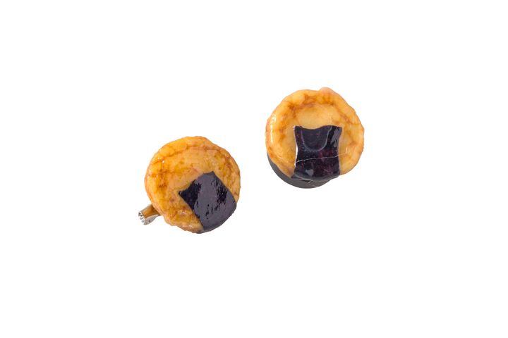 マグネットとブローチ