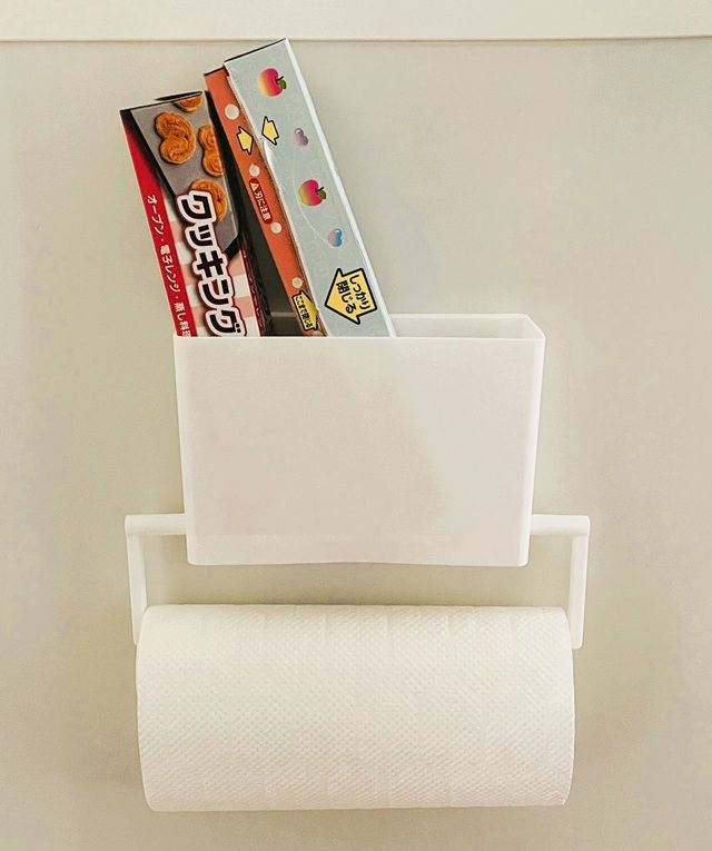 ダイソー ラップ＆キッチンペーパーホルダー ラップとキッチンペーパーを一緒に収納できる