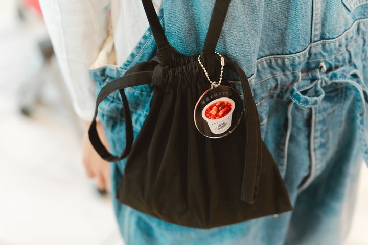 どんな季節もデニムがコーデの味方！カラー別にみるデニムを活かしたスタイリング術３選【ファッジ クリスマスマーケット スナップ】