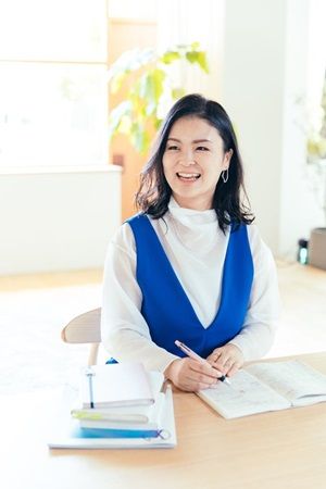 手帳研究家のてらたま氏が金蘭会高校にて『感情ケア』の特別授業を実施＆自著を贈呈