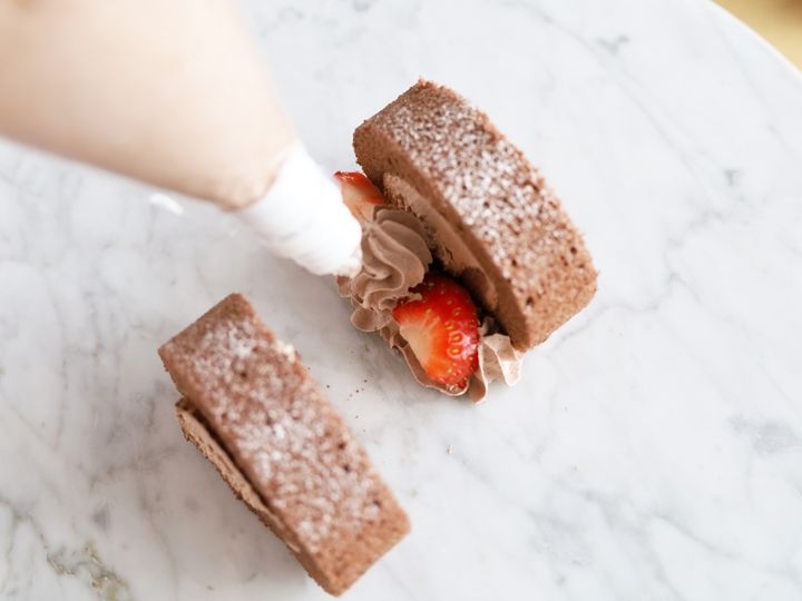 「市販の切れてるロールケーキでブッシュドノエル」レシピ03