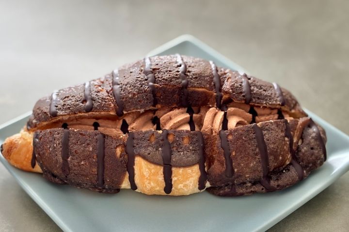 「大好きな物ばかりで幸せ」！【セブン】チョコづくしの「ご褒美パン」