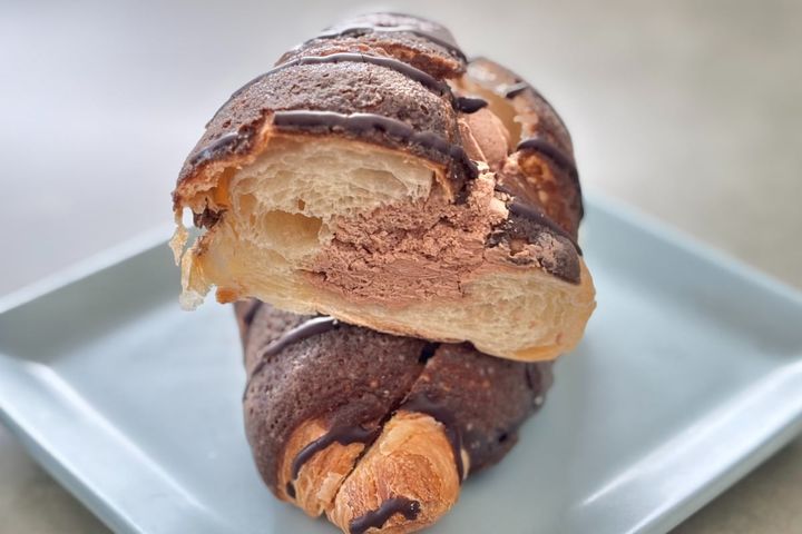 「大好きな物ばかりで幸せ」！【セブン】チョコづくしの「ご褒美パン」