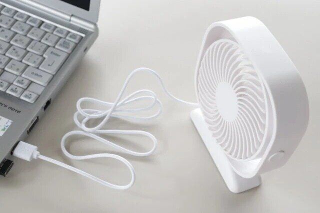ダイソー 扇風機（USB、四角丸型、ブラケット付）