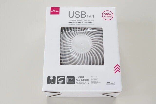 ダイソー 扇風機（USB、四角丸型、ブラケット付） パッケージ