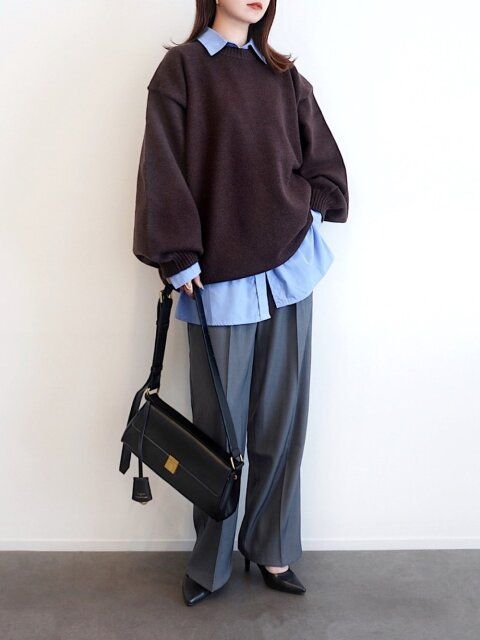 2025冬大人女性おすすめブラウンニットレイヤードコーデ