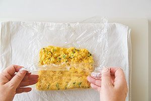 お正月準備は、火を使わずにレンチンで作る華やかなおせち「カニ入り卵焼き」の画像2