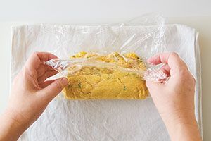 お正月準備は、火を使わずにレンチンで作る華やかなおせち「カニ入り卵焼き」の画像3