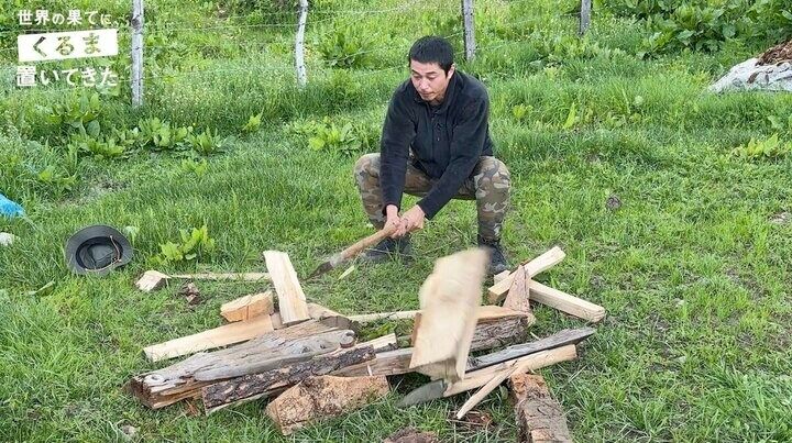 【写真・画像】東出昌大の薪割り姿に絶賛の声「さすが山男！」 2枚目