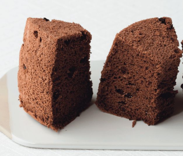 【オイルなし、グルテンなし】米粉のふわふわ「ココアとチョコチップのシフォンケーキ」の作り方。体にやさしいのに満足感のあるおやつです！