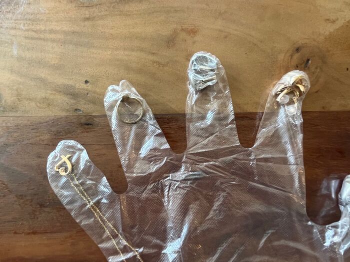 100均『ポリエチレン手袋』が実は万能♡「それ入れる？」が正解。旅行・帰省の救世主でした！