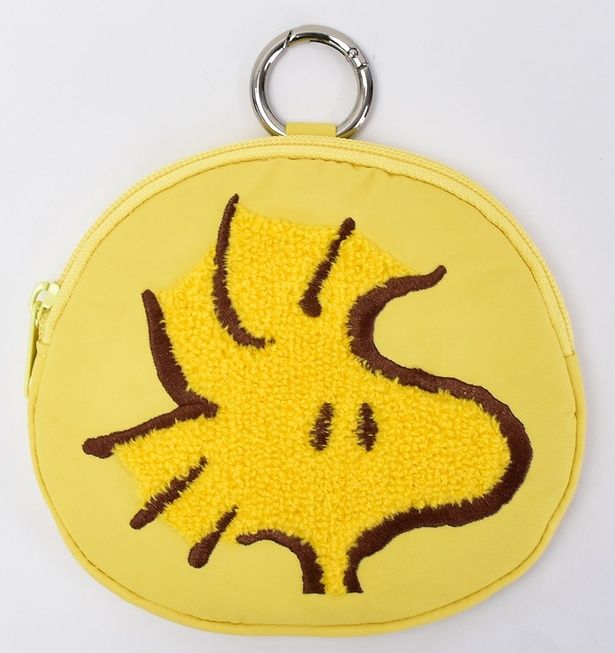  「ダイカット刺繍パスポーチ」(2970円)