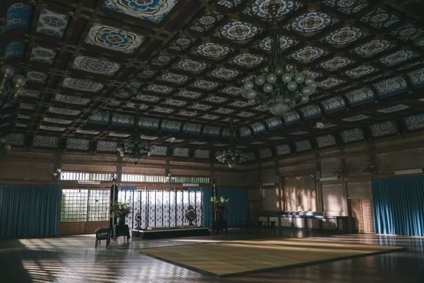 【写真を見る】鬼龍院家の重厚な屋敷をとらえたものなど、世界観が光る場面写真、メイキング映像が解禁に [c]2026「鬼の花嫁」製作委員会