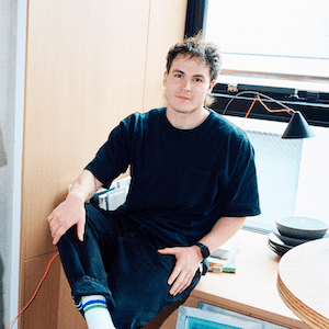 日用品図鑑：デザイナー・Thomas Zimmerman の愛用するRainer Daumillerのパイン材チェアetc.