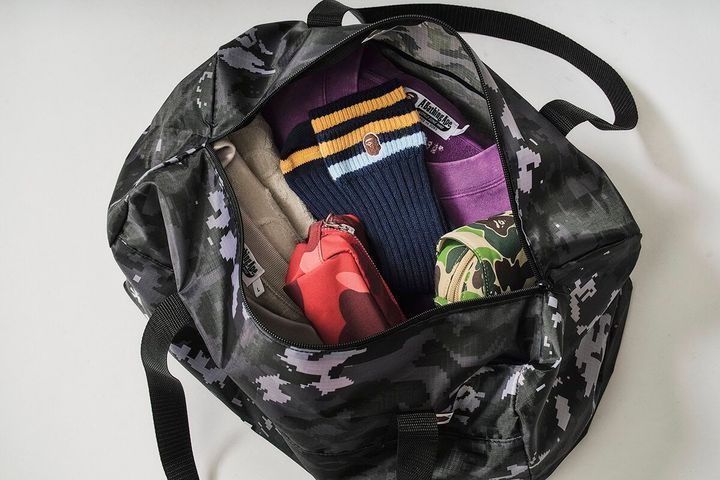 smart3月・4月合併号の特別付録 A BATHING APE®ビッグボストンバッグは、容量約29L 、1～2泊分の荷物が入るビッグサイズ