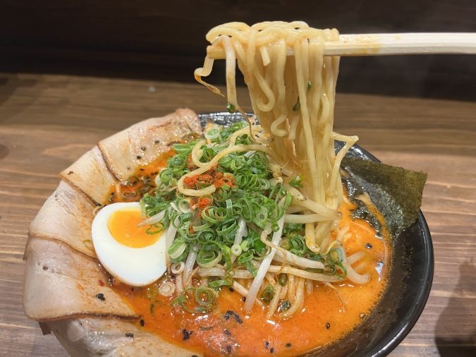 麺屋一矢（めんやいっし）赤辛チャーシューめん