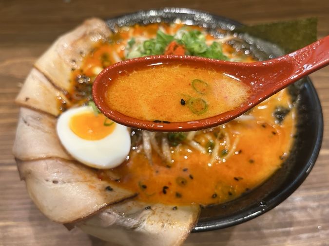 麺屋一矢（めんやいっし）赤辛チャーシューめん