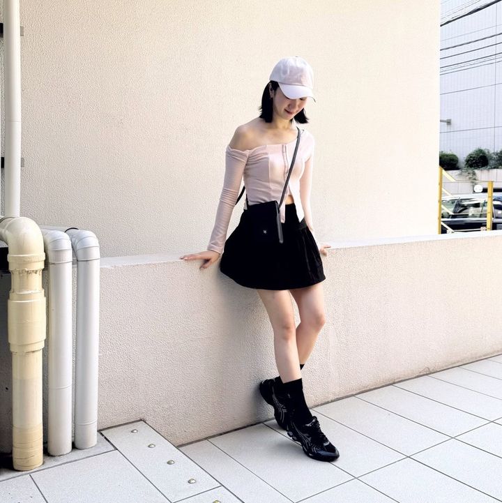 【SNAP】ユニークなオフショルニット♡ 保永理沙さん