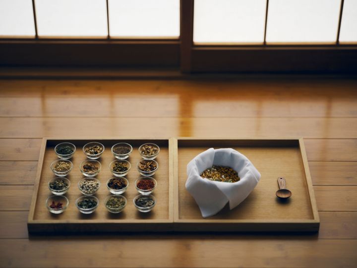 体質や体調に合わせて調合される薬草玉。