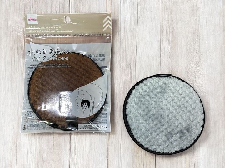 「パフ（メイク落とし用、エンボスタイプ）」1個 税込110円 JANコード：4550480282855