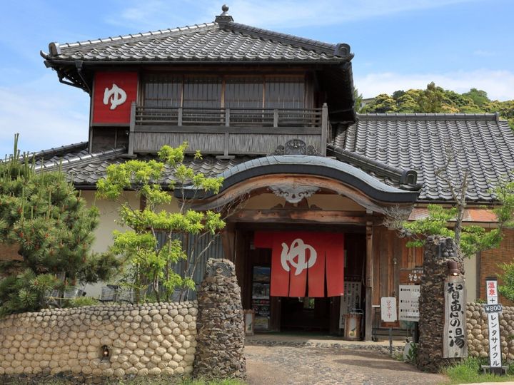 All About ニュース編集部が全国250人を対象に実施した「クリスマスに行きたい温泉地に関するアンケート」の調査結果から、クリスマスに行きたいと思う「京都府（丹波・京都西山・天橋立エリア）の温泉地」ランキングを発表！ 2位「天橋立温泉」を抑えた1位は？