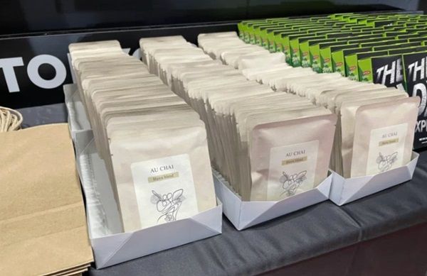 日本コムシンクが希少スーパーカー「マクラーレン765LT」のAR疑似試乗体験の場を提供