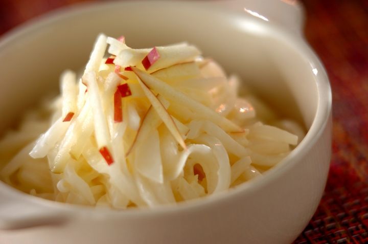 大根とリンゴのサラダ