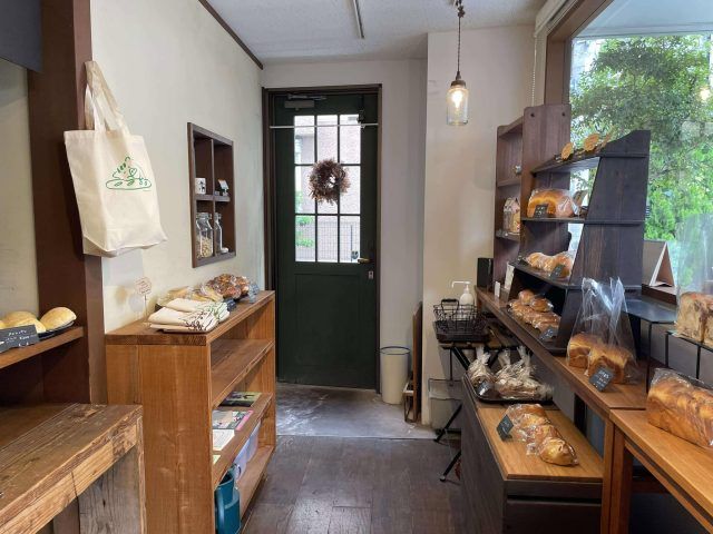 いのパン店店内