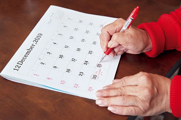 手持ちのカレンダーに各ゴミの収集日をチェック