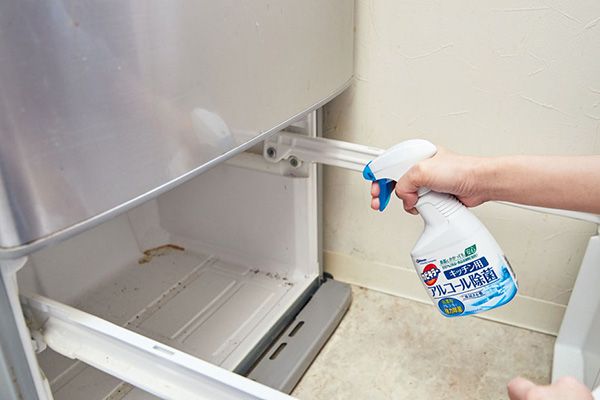 がんこな汚れには、直接消毒用エタノールをスプレー