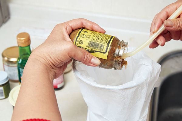 死蔵品を分別して捨てます