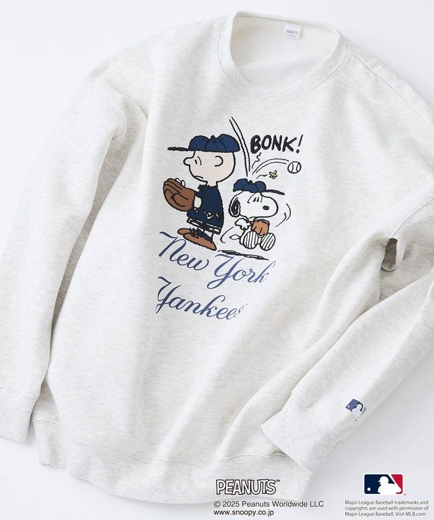 「裏起毛トレーナー(オフホワイト/ニューヨーク・ヤンキース)」(大人用7689円、キッズ5280円)