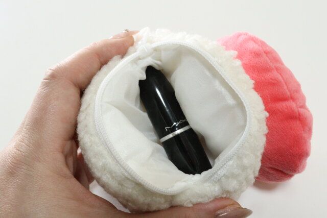 ダイソーのリップが入る寿司ポーチ（まぐろ、えび、たまご）