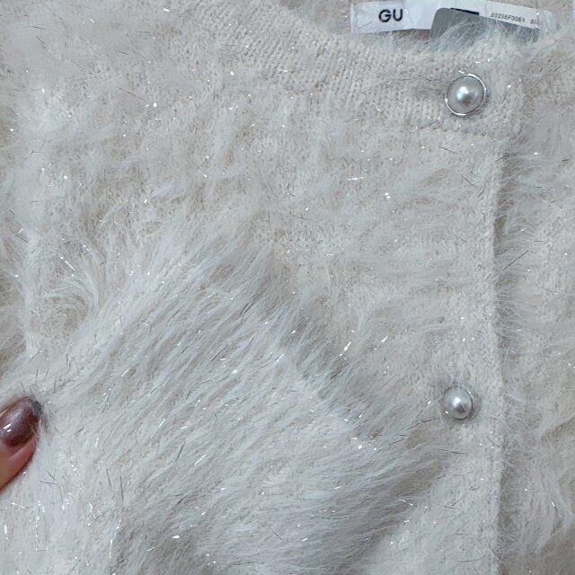 GUシャイニークルーネックカーディガンの生地感