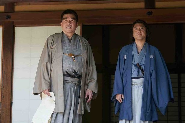 ムロツヨシ＆佐藤二朗主演の『新解釈・幕末伝』は3位スタート [c]2025 映画「新解釈・幕末伝」製作委員会