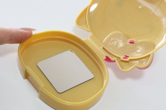 セリアの貼ってはがせるミラーシートをケースに貼る