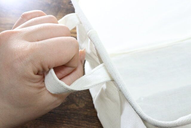 ダイソーの取っ手付き刺繡付収納ボックス（ミッキーアイコン／ミニーアイコン）