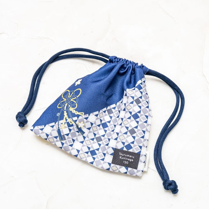 巾着袋 口を閉めた様子