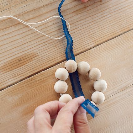 クリスマスツリーに飾りたいオーナメント「ウッドビーズのリース」を手づくりしようの画像4