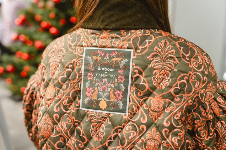 冬のマストアイテム「キルティングジャケット」はレディに仕上げて！かわいいポイントを差し込むのがコツ【ファッジ クリスマスマーケット スナップ】