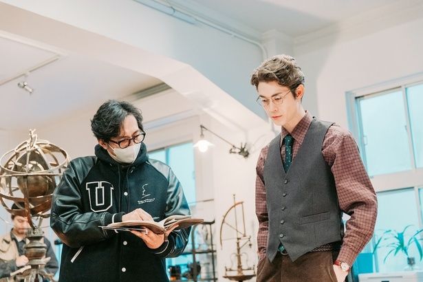 監督の行定勲と主人公の幼なじみを演じた宮沢氷魚 [c]2025 映画『楓』製作委員会